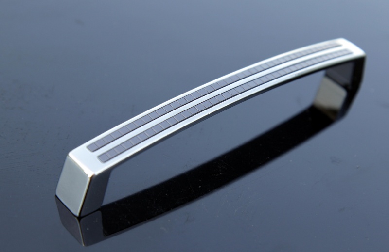 купить Ручка мебельная скоба MICO со вставкой хром/черный 164F/128-02-04                                    с доставкой