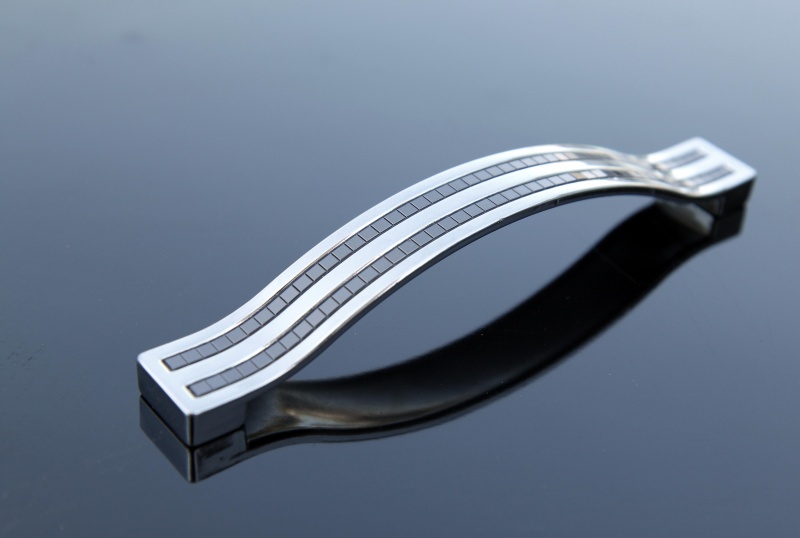 купить Ручка мебельная скоба MICO со вставкой хром/антрацит 463/128-02-19                                   с доставкой