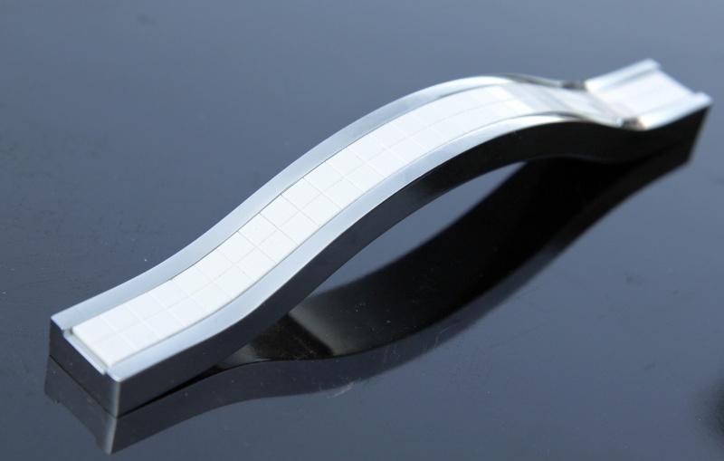 купить Ручка мебельная скоба MICO со вставкой хром/белый 461/128-02-20                                      с доставкой