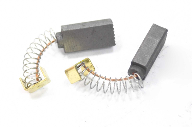 купить Щетки угольные №525 5х8х17 пружина, клемма-скоба SPARKY BRP, BUR, Интерскол П-710 с доставкой