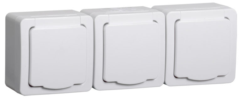 купить Розетка накладная IEK Гермес 3-ая (горизонтальная) с заземлением IP54 с доставкой